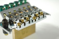 画像5: [Creatifinity Parts] チタン製 サドルマウントスクリュー 3mm 6本セット ゴールド ベタ付けに便利な短いタイプ（長さ6mm）フロイドローズ等のFRT用アップグレードパーツ (5)